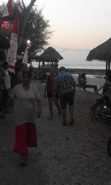 Coral Beach Pizza Cottages Gili Trawangan Eksteriør billede