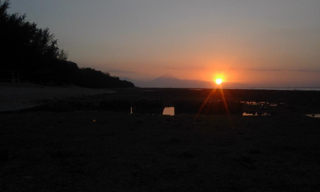 Coral Beach Pizza Cottages Gili Trawangan Eksteriør billede