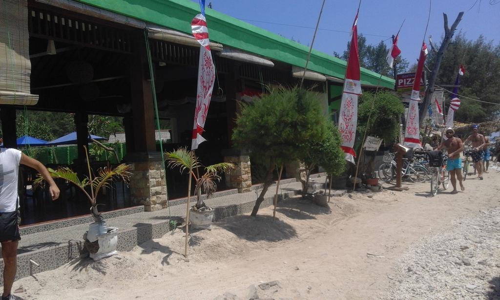 Coral Beach Pizza Cottages Gili Trawangan Eksteriør billede