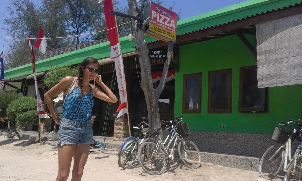 Coral Beach Pizza Cottages Gili Trawangan Eksteriør billede