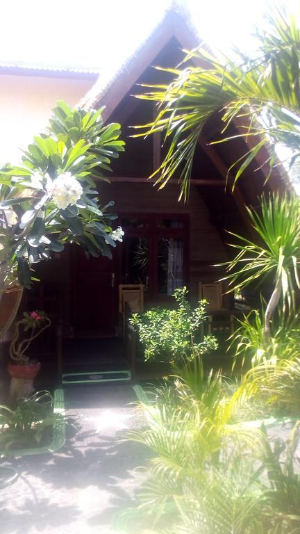 Coral Beach Pizza Cottages Gili Trawangan Eksteriør billede