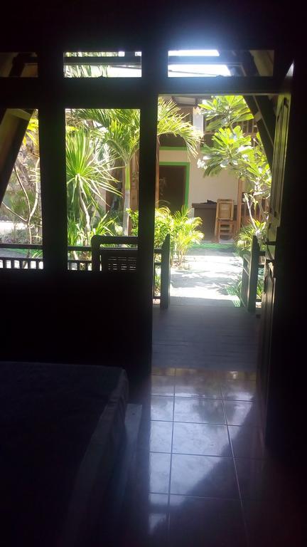 Coral Beach Pizza Cottages Gili Trawangan Eksteriør billede